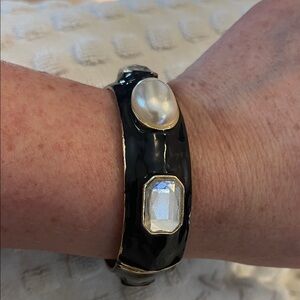 Elegant Black and Gold Bracelet with Pearl Accent